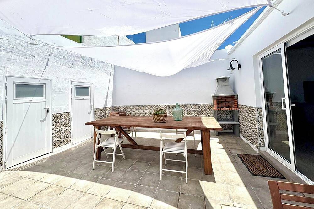 Ganze Wohnung, Casa Caladero a brilliant apartment in El Golfo with 2 bedrooms, Wifi, and Ac in El Golfo, Timanfaya