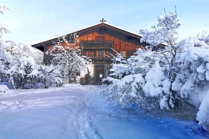 Ferienhaus für 8 Personen, mit Pool und Balkon