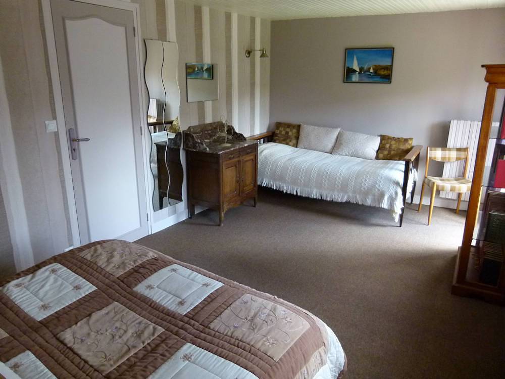 Hôtes Sweet Home - Chambre Ludmila in Saint-Cyr-les-Colons, Région d'Auxerre