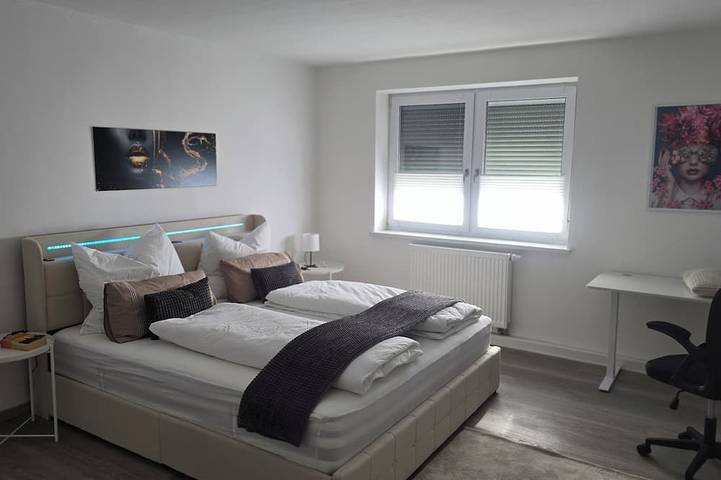 Ganze Wohnung, Bayerwald Auszeit: Große Ferienwohnung, 2 Minuten zu einem guten Frühstück ideal in Cham, Ostbayern