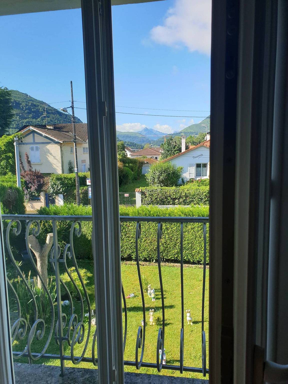 Gästehaus 'Chambre D'hôtes 2 Prs Avec Balcon' mit Bergblick, Gemeinschaftsterrasse und Wi-Fi in Lourdes, Hautes-Pyrénées