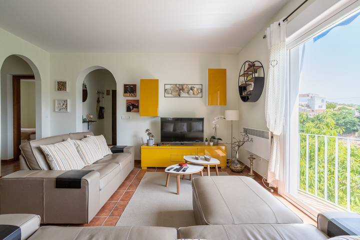 Maison de vacances 'Casa Flamenca' avec vue sur la montagne, Wi-Fi et climatisation in Canillas de Albaida, Cordillera Penibética