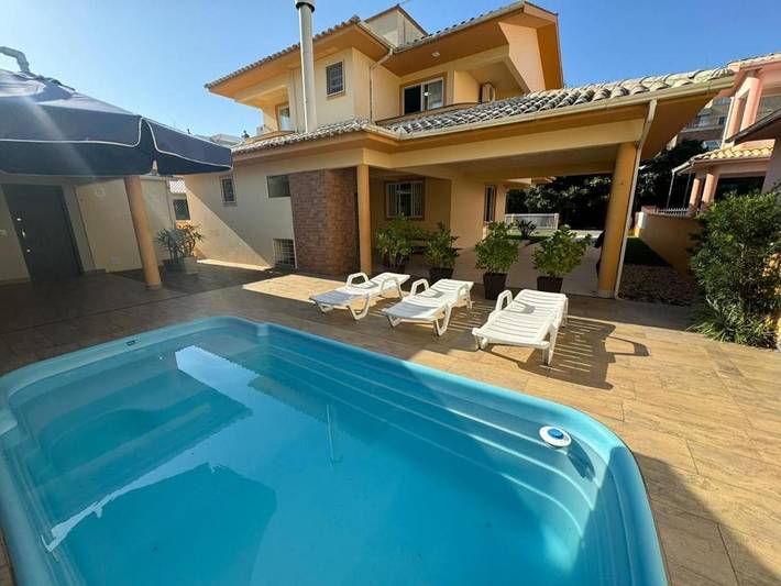 Casas e apartamentos de temporada para 12 pessoas, com balcão em Governador Celso Ramos