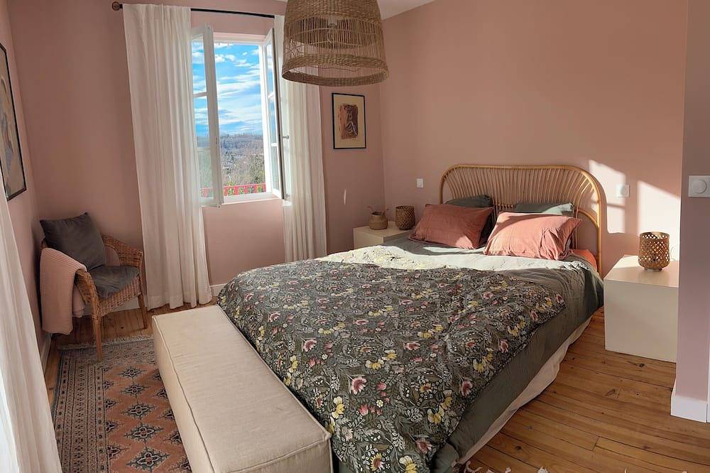 Charming renovated house at the foot of hiking trails, 10 Mn from sea and golf courses in Ascain, Bayonne region