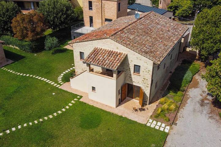Agriturismo Borgo Re - Intero Casale in Deruta, Perugia e dintorni