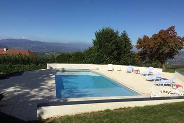Gîte pour 5 personnes, avec jardin ainsi que piscine et balcon à Trévignin