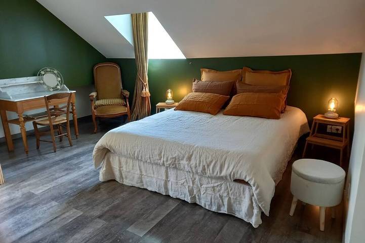 Gîte pour 10 personnes, avec terrasse et jardin dans Échannay