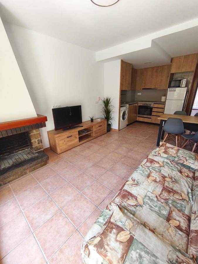 Gîte pour 4 personnes, avec Balcon et Terrasse ainsi que Jardin et Vue à Bagà - 3