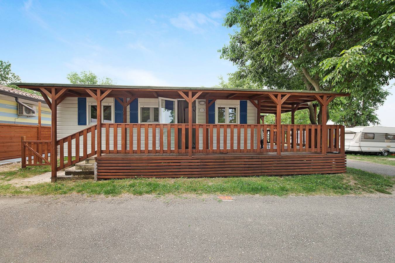 Ganze Wohnung, Ferienwohnung "Casa Mobile 16 Amici di Lazise" mit Seeblick, Pool und Klimaanlage in Lazise, Gardasee-Berge