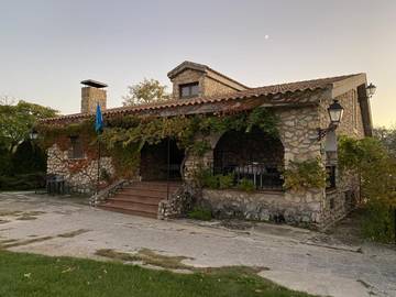 Casa de vacaciones para 15 personas, con piscina y jardín en Provincia de Guadalajara