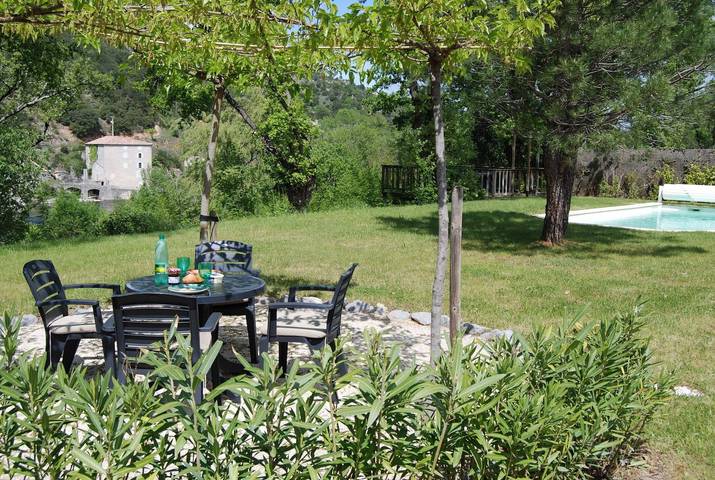 Villa pour 8 personnes, avec jardin ainsi que piscine et balcon à Vallon-Pont-d'Arc - 4