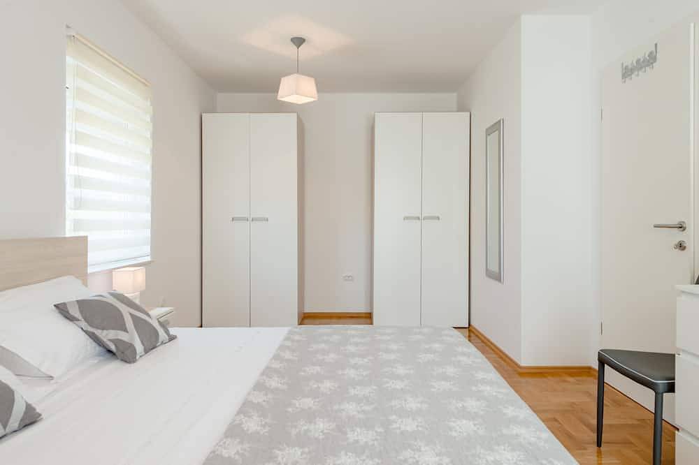 Ganze Wohnung, Duplex-Wohnung mit Meerblick nur 10 Meter vom Meer entfernt! in Stobrec, Split-Dalmatien