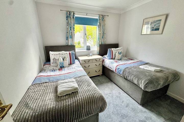 Kingfisher Cottage Pendra Loweth Falmouth 2 min drive to beach, enclosed garden. in Cornwall