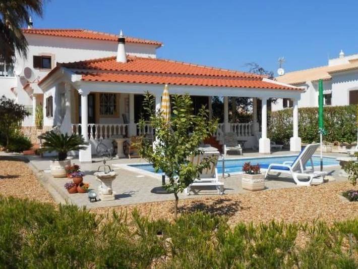 Casas e apartamentos de temporada para 8 pessoas, com terraço e jardim e ainda piscina em Castro Marim