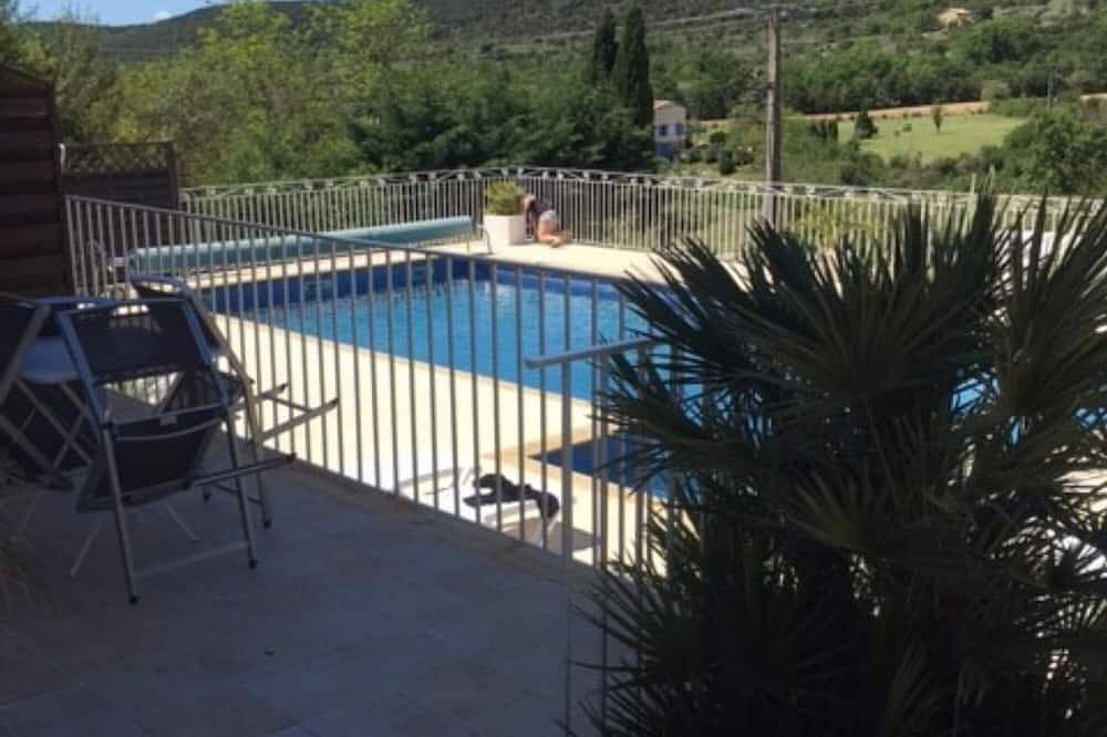 Beau Domaine en Plein sud de L'ardeche Avec Grande Picsine, Bbq, Jeux in Lagorce, Ardèche