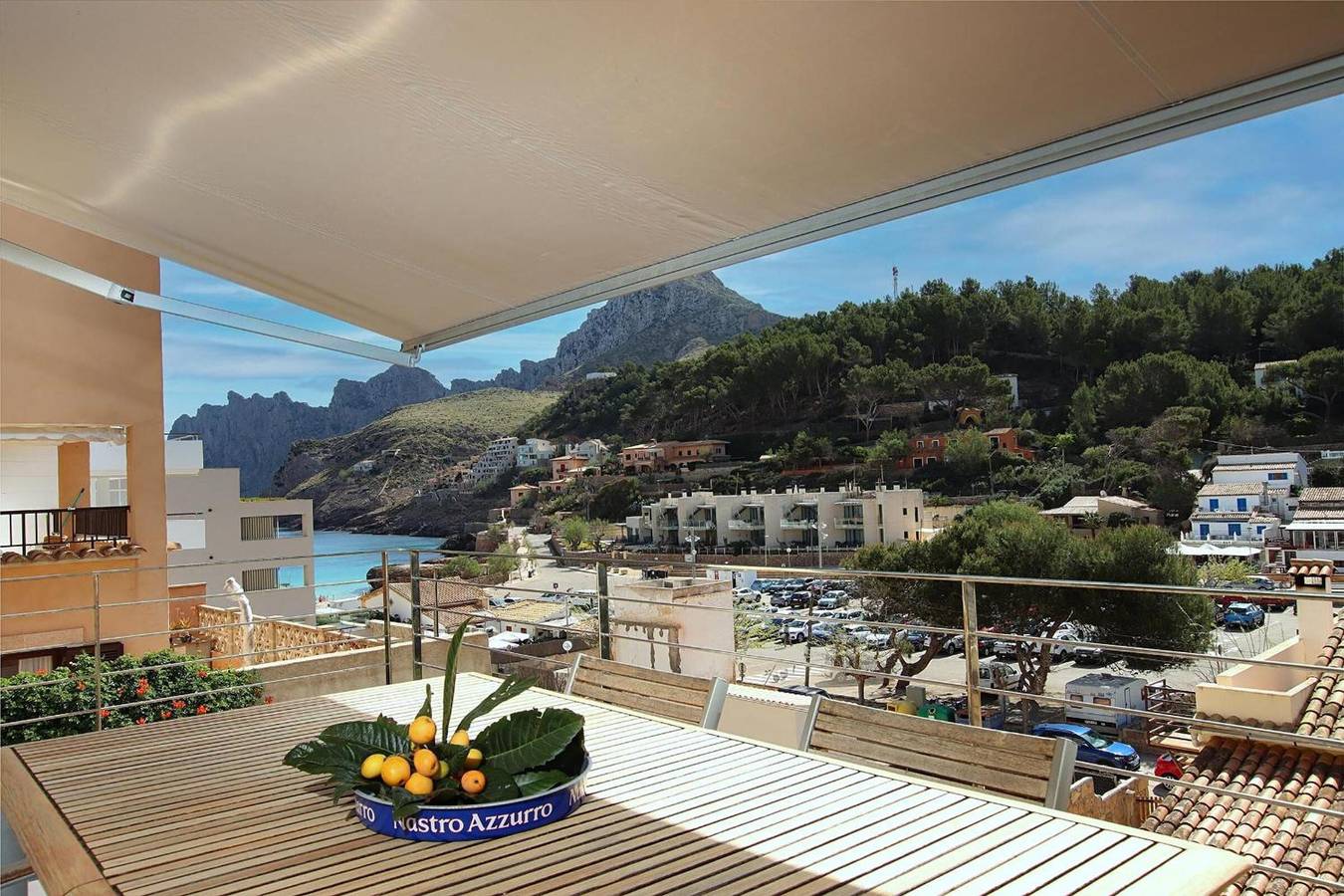 Entire apartment, Apartment 'Nuria' with Private Terrace, Wi-Fi and Air Conditioning in Cala Sant Vicenc, Pollença