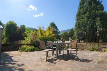 Location de vacances pour 6 personnes, avec terrasse ainsi que jardin et vue, animaux acceptés à Saléchan