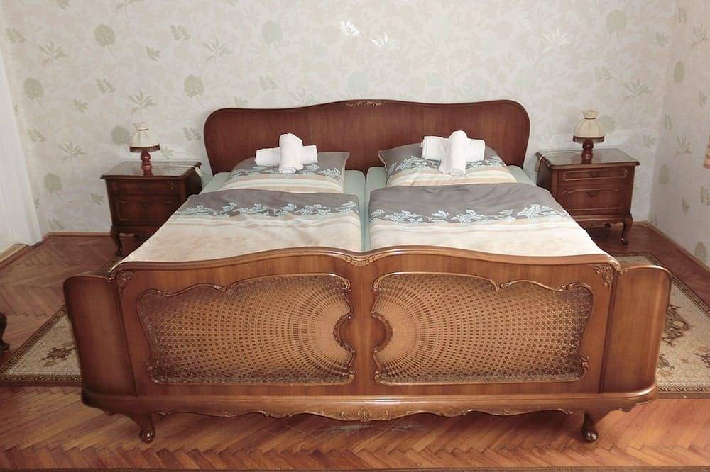 House with large garden 3 bedrooms on 140m² for families (dog-friendly) in Budapest, Central Ungarn