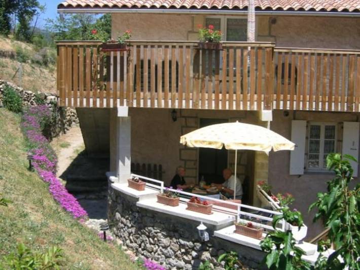 Gîte pour 4 personnes, avec piscine et terrasse, animaux acceptés à Vals-les-Bains - 3