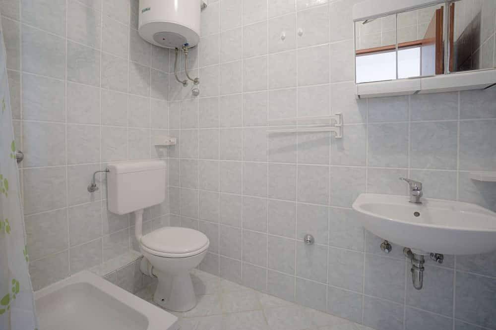 Ganze Wohnung, Apartment with private balkony and seaview in Metajna, Pag