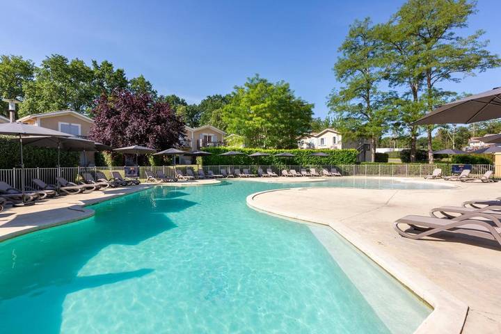 Hôtel pour 2 personnes, avec Balcon et Terrasse ainsi que Jardin et Piscine à Barbaste
