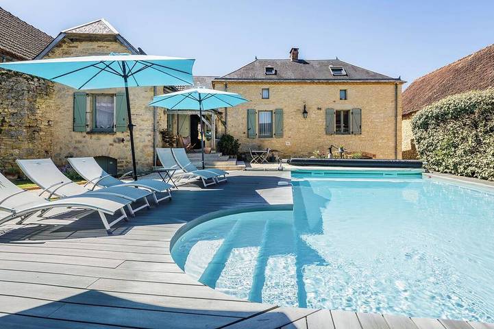 Location de vacances pour 8 personnes, avec jardin et terrasse à Dégagnac