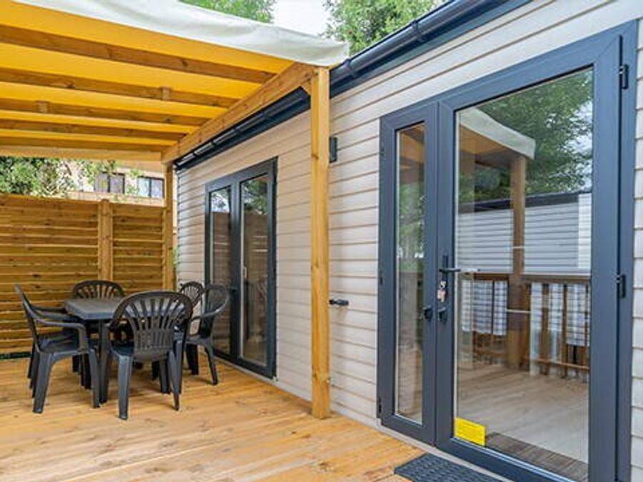 Camping Les Salins de la Gardiole (Anciennement L'Europe) - Mobilhome 6 personnes - Confort | 3 Chambres | 6 Couchages | Terrasse semi-couverte | 1 Salle de bain | Climatisation in Vic-la-Gardiole, Côte d'Améthyste