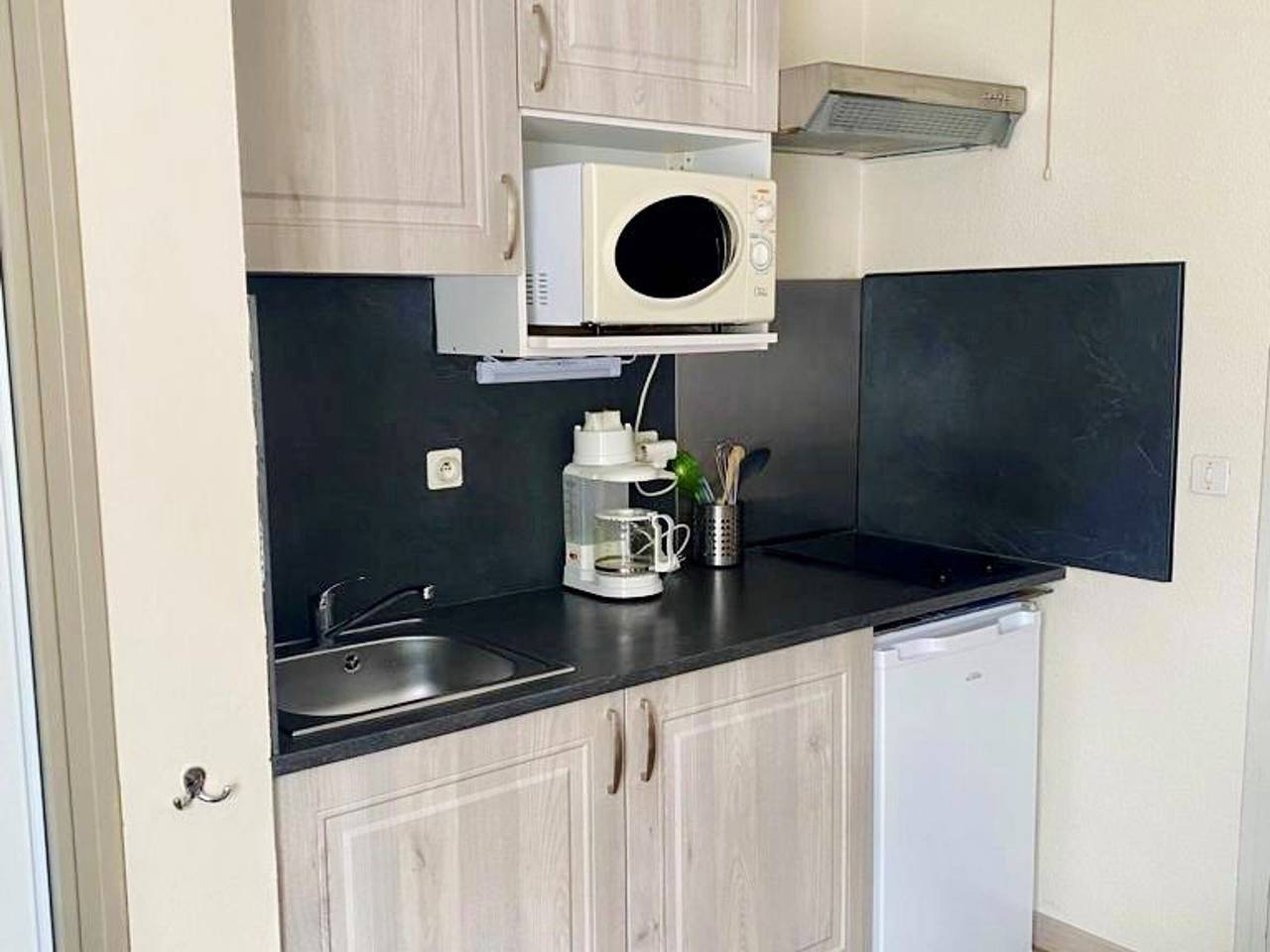 Studio entier, Studio ensoleillé avec balcon et parking - Wifi inclus - Centre-ville Amélie-les-Bains in Amélie-les-Bains-Palalda, Région de Céret