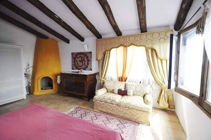 Fantástica Villa a 5 minutos de Sitges!! 19 Sleepers, wifi, piscina in San Pedro de Ribas, Garraf