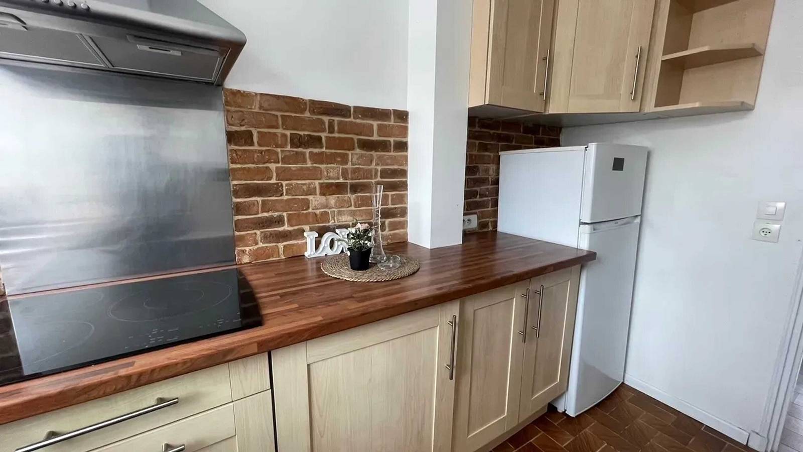 Apartamento entero, Amplio apartamento en Caen 65 m² con balcón y vista a la ciudad in Caen, Región de Caen