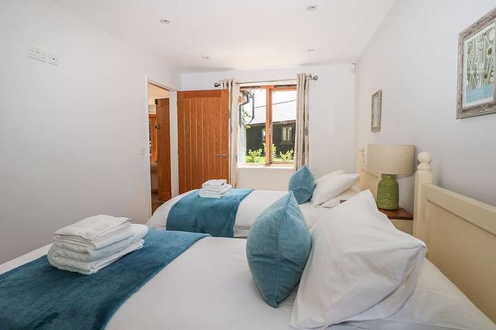 Badgers Sett, family friendly, with pool in Titchfield Common in Fareham, Hampshire