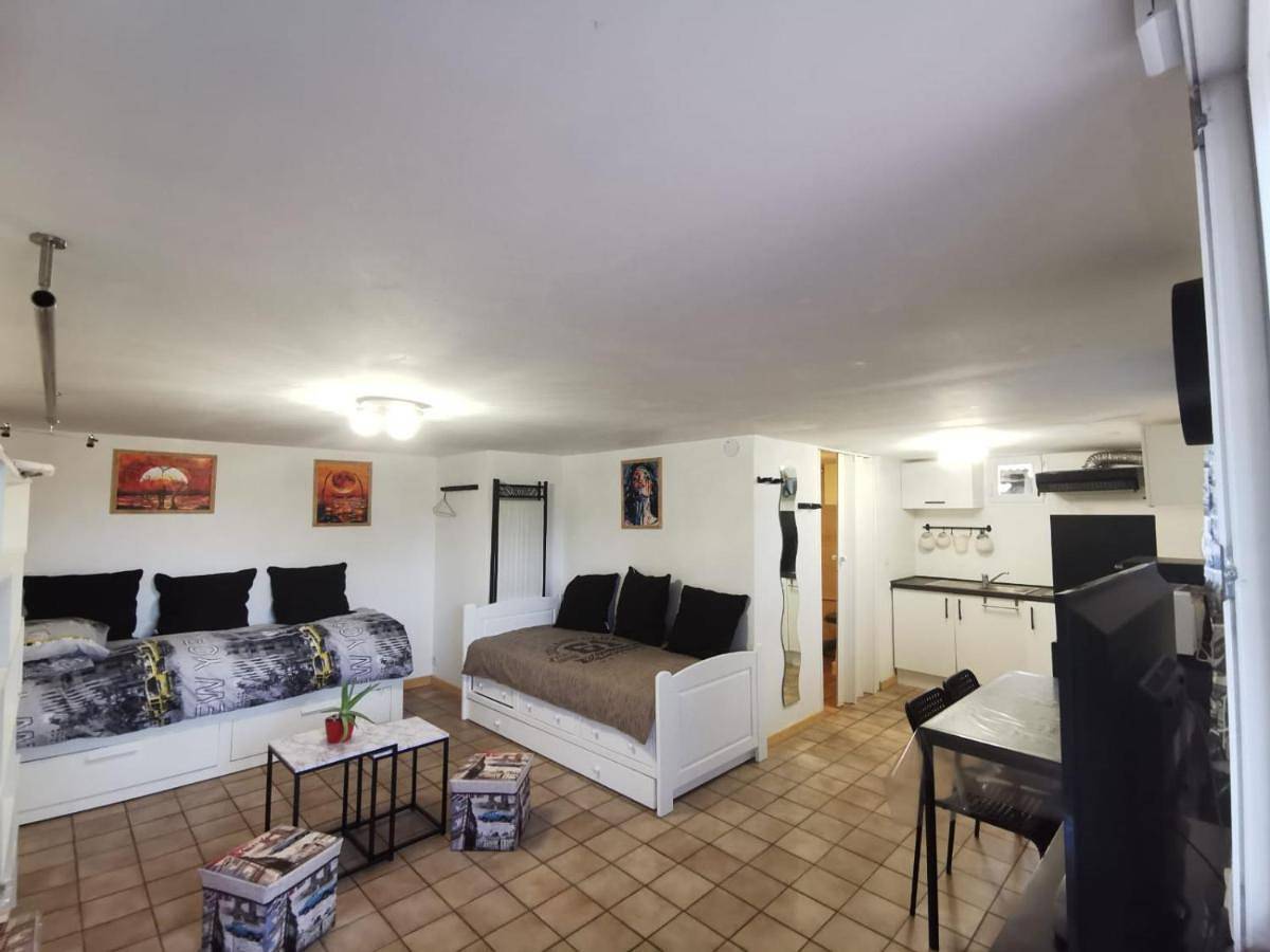 Appartement entier, One-Bedroom Apartment in Joué-lès-Tours, Région de Tours