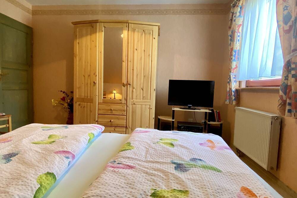 Ganze Wohnung, Landschaftsnahe Ferienwohnung am Kleinen Thüringer Wald in Schleusingen, Hildburghausen und Umgebung