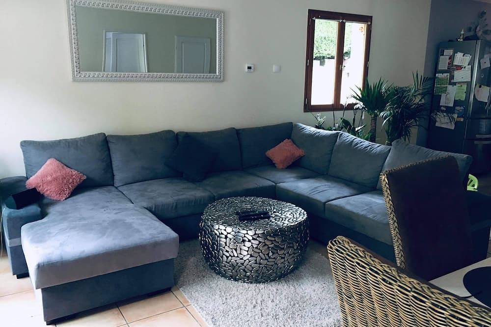 Chambre dans maison avec jardin à pont d’Ain face à la rivière D’Ain in Varambon, Ain
