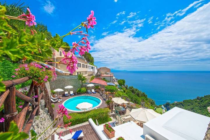 Villa for 13 people, with garden and terrace in Amalfi