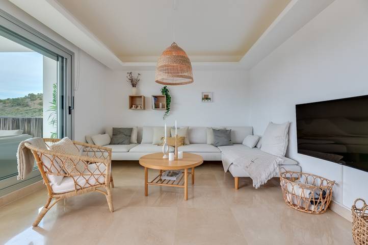 Ganze Wohnung, Ferienwohnung 'Avalon' mit Meerblick, Wlan und Klimaanlage in Capanes del Golf, Benahavís