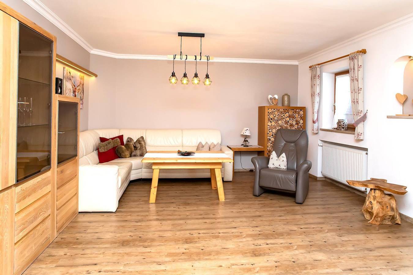 Ganze Ferienwohnung, "Rubin" Fewo, 2 Schlafräume, Bad, Wc in Krün, Bayerische Alpen