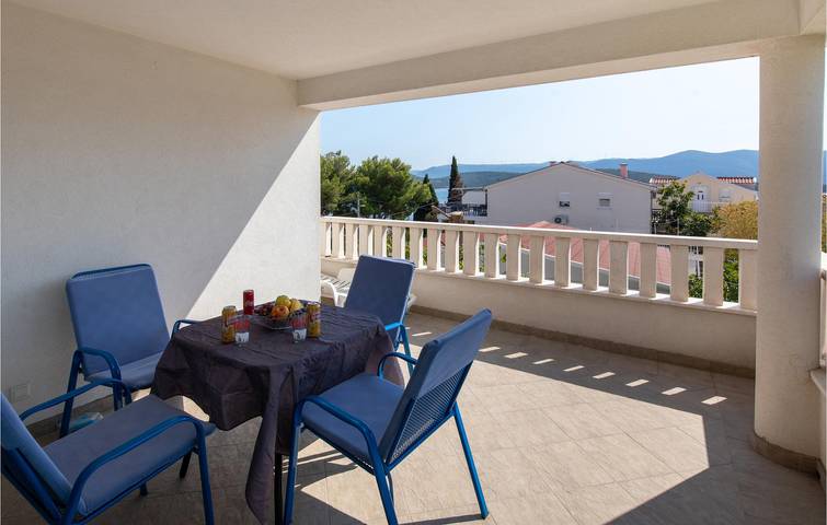 Ganze Ferienwohnung, Gemütlich, 1,5 km vom Strand entfernt: Apartment mit Meerblick, Terrasse und Parkplatz in Klek, Dubrovnik-Neretva