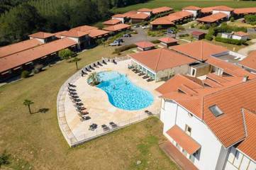 Gîte pour 6 personnes, avec terrasse à Cassen