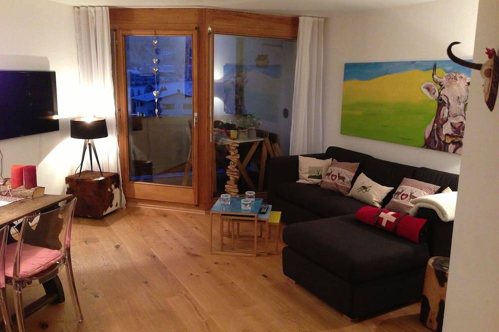 Ganze Wohnung, Wellness in Flims Laax mit Balkon, Indoor Pool, Sauna, Jakuzzi, Wlan und Tg in Flims-Dorf, Flims
