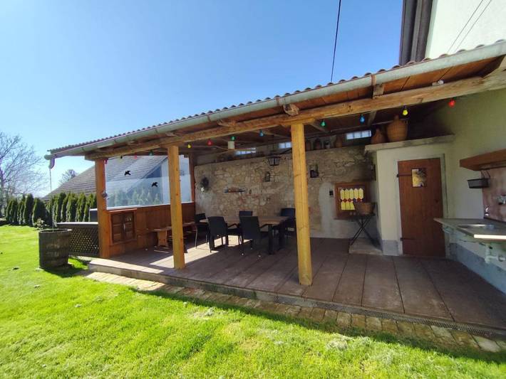 Location de vacances pour 6 personnes, avec jardin ainsi que terrasse et vue à Logatec - 3