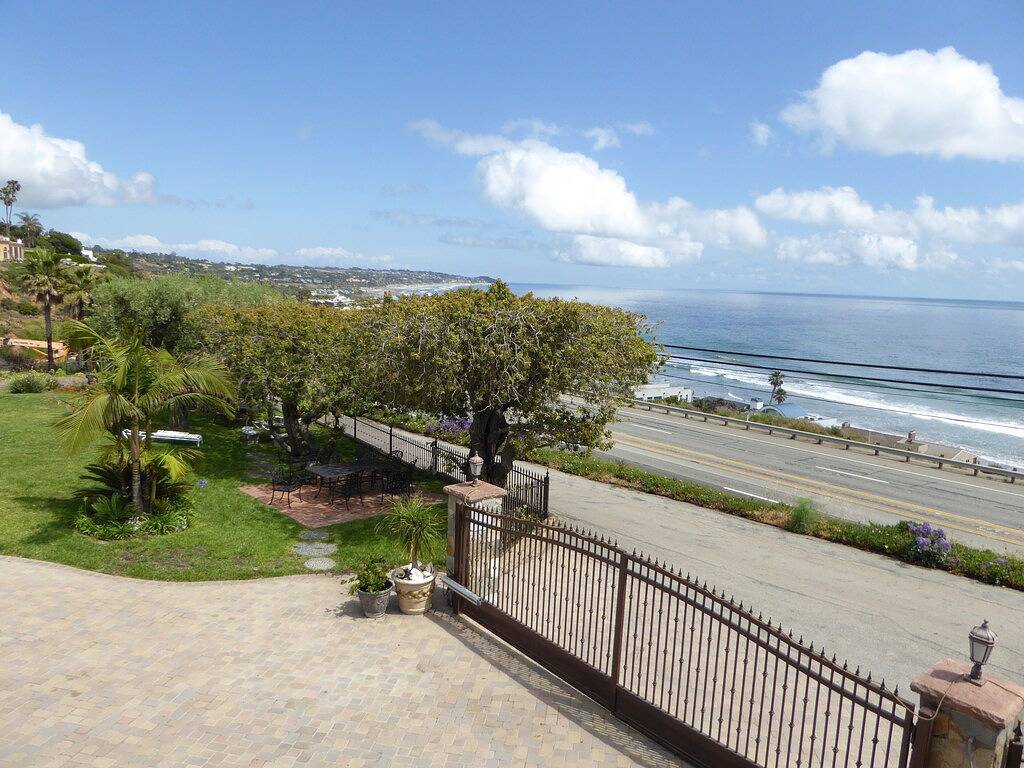 Unglaublicher Wildwasserozeanblick in Malibu, Los Angeles County