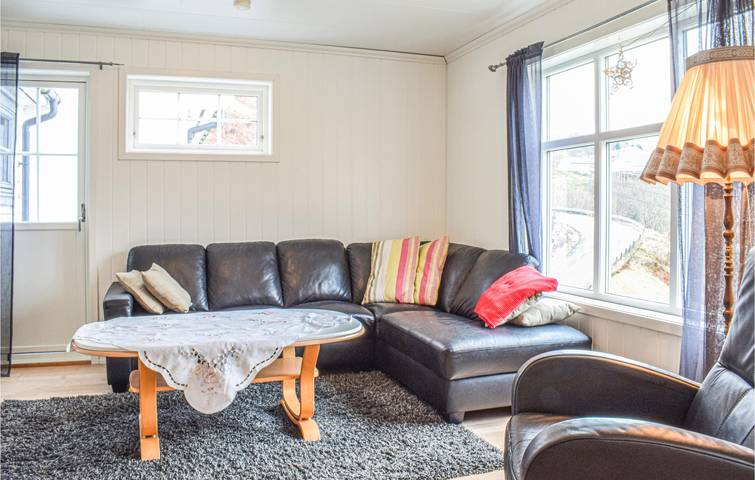 Ferienhaus für 8 Personen mit Garten in Fusa