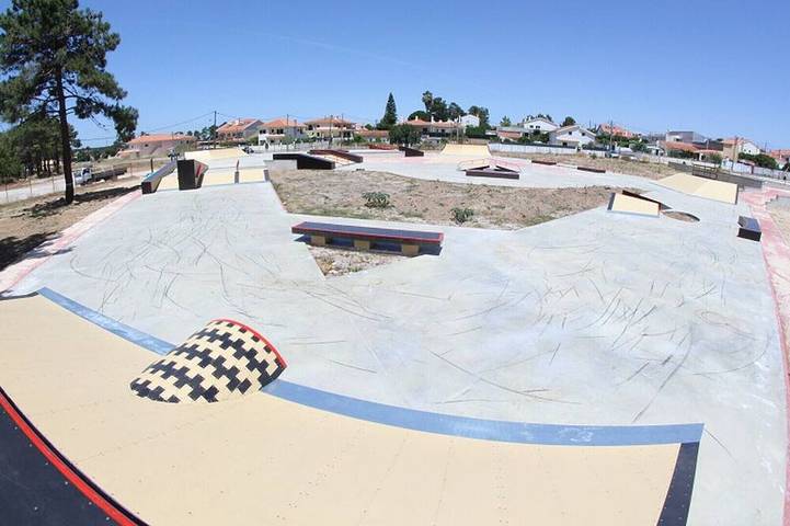 Gîte pour 10 personnes, avec jardin dans Fernão Ferro - 2