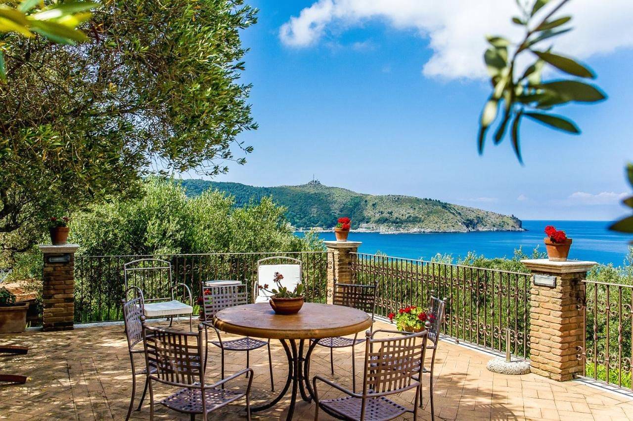 Small Double Room in Palinuro, Centola