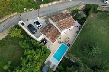 Cottage pour 5 personnes, avec vue ainsi que jardin et piscine à Saint-Laurent-de-Carnols