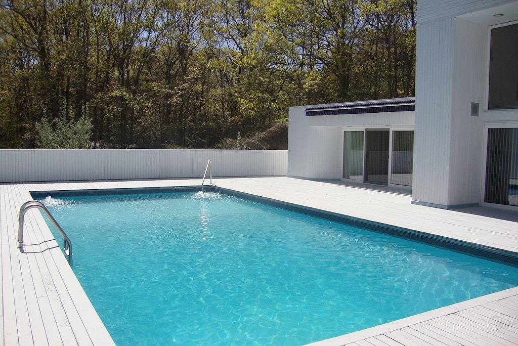 Large Room w use of pool/tennis in Spacious home in North Sea (NY), Hamptons