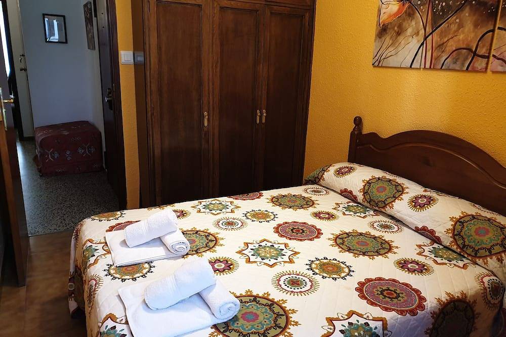 Apartamento entero, Piso amplio y céntrico con terraza, muy confortable ideal para familias. in Valencia City Centre, Valencia