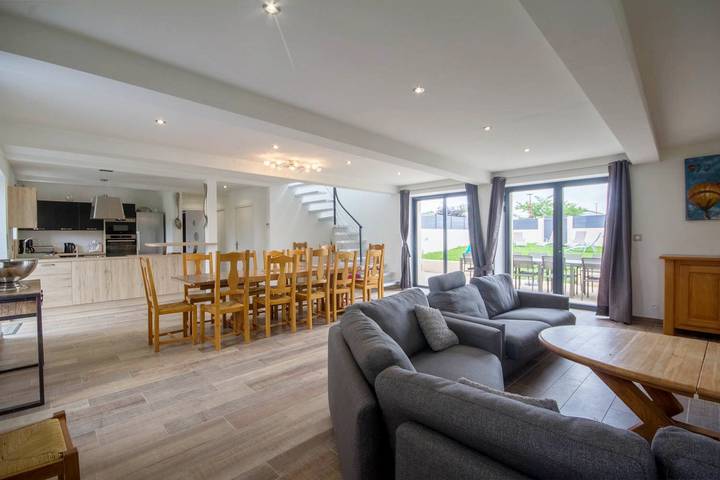 Gîte pour 12 personnes, avec Terrasse ainsi que Jardin et Piscine dans Bétahon