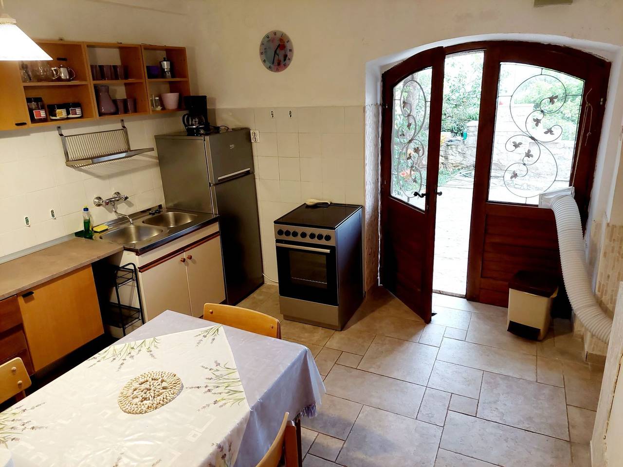 Ganze Wohnung, Wohnung in Zavala mit schönem Garten in Zavala, Hvar